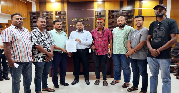 শহীদ সাংবাদিক তুরাবের বিচারের দাবিতে ফটো জার্নালিস্ট এসোসিয়েশন সিলেটের স্মারকলিপি প্রদান
