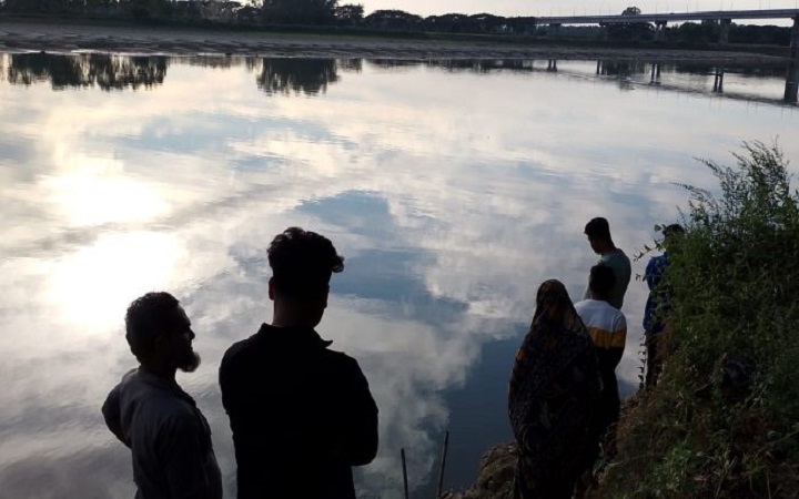 জগন্নাথপুরে কুশিয়ারা নদীতে গোসলে নেমে নারী নি*খোঁজ