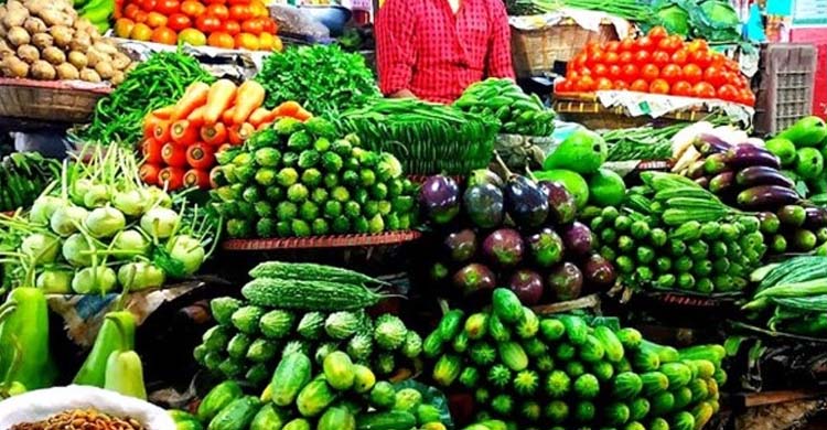 শীতের ভরা মৌসুমেও কাঁচাবাজারে স্বস্তি নেই, নিত্যপণ্যের দাম চড়া