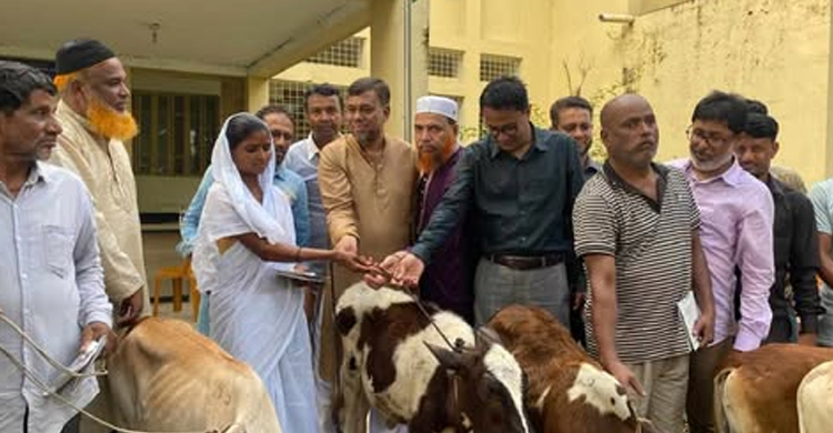 কোম্পানীগঞ্জে ক্ষুদ্র নৃ-গোষ্ঠীর মাঝে বকনা ও গো-খাদ্য বিতরণ