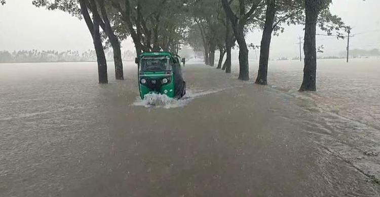 গোয়াইনঘাটে টানা বৃষ্টি ও পাহাড়ি ঢল, ডুবেছে সড়ক