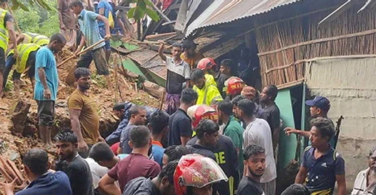 গোলাপগঞ্জে টিলা ধসে একই পরিবারের ৪ জন নি হ ত