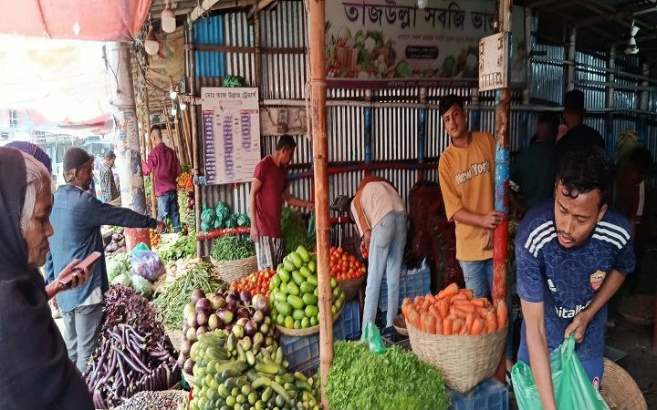 সবজির দাম কমছে, ক্রেতাদের স্বস্তি
