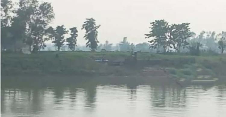 জগন্নাথপুর কুশিয়ারার পাড় কেটে মাটি উত্তোলনের অভিযোগ, অস্তিত্ব সংকটে নদী
