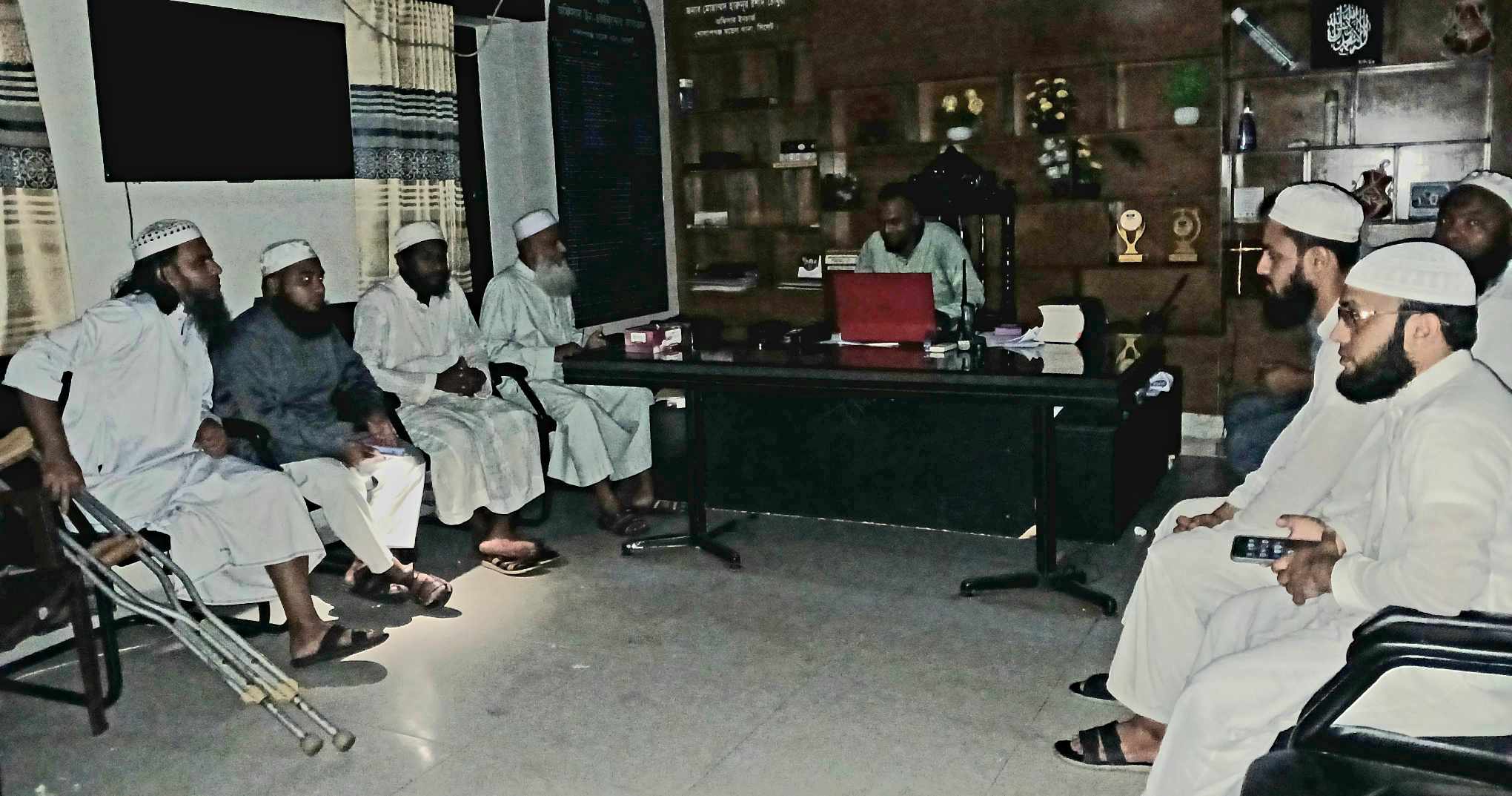 গোলাপগঞ্জে কুরআন অবমাননাকারীর শা*স্তির দাবি, ওসির সঙ্গে মতবিনিময় 