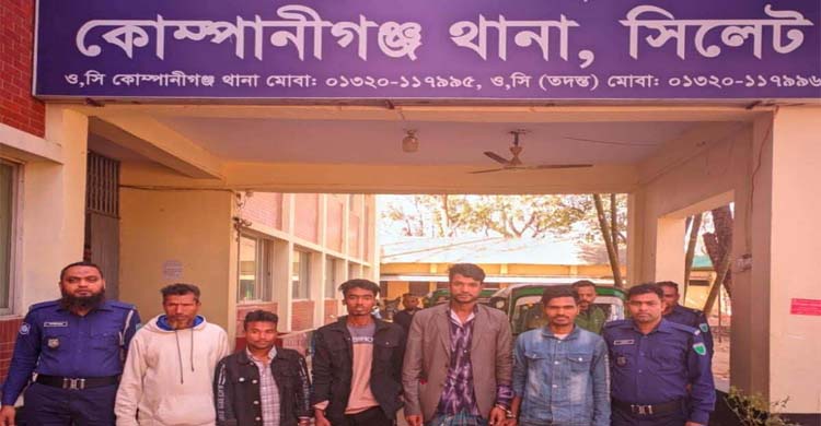 ধলাই নদীতে অবৈধ বালু-পাথর উত্তোলন বিরোধী অভিযান, ৫ জনের ৬ মাসের কা রা দ ণ্ড