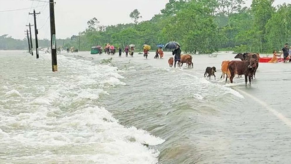সিলেটসহ ১৮ জেলায় চোখ রাঙাচ্ছে বন্যা