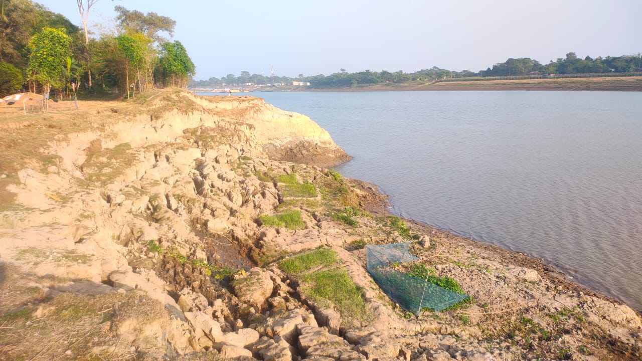 দোয়ারাবাজারে নদী*ভাঙনে বি*লীন শতাধিক বাড়ি