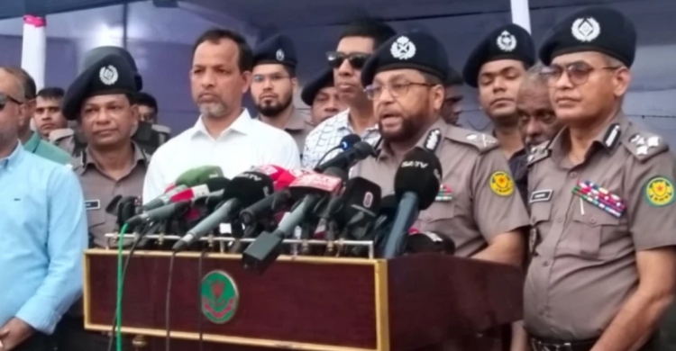 ঘরমুখো যাত্রীদের হয়রানি ঠেকাতে মাঠে মোবাইল কোর্ট ও বিআরটিএ টিম