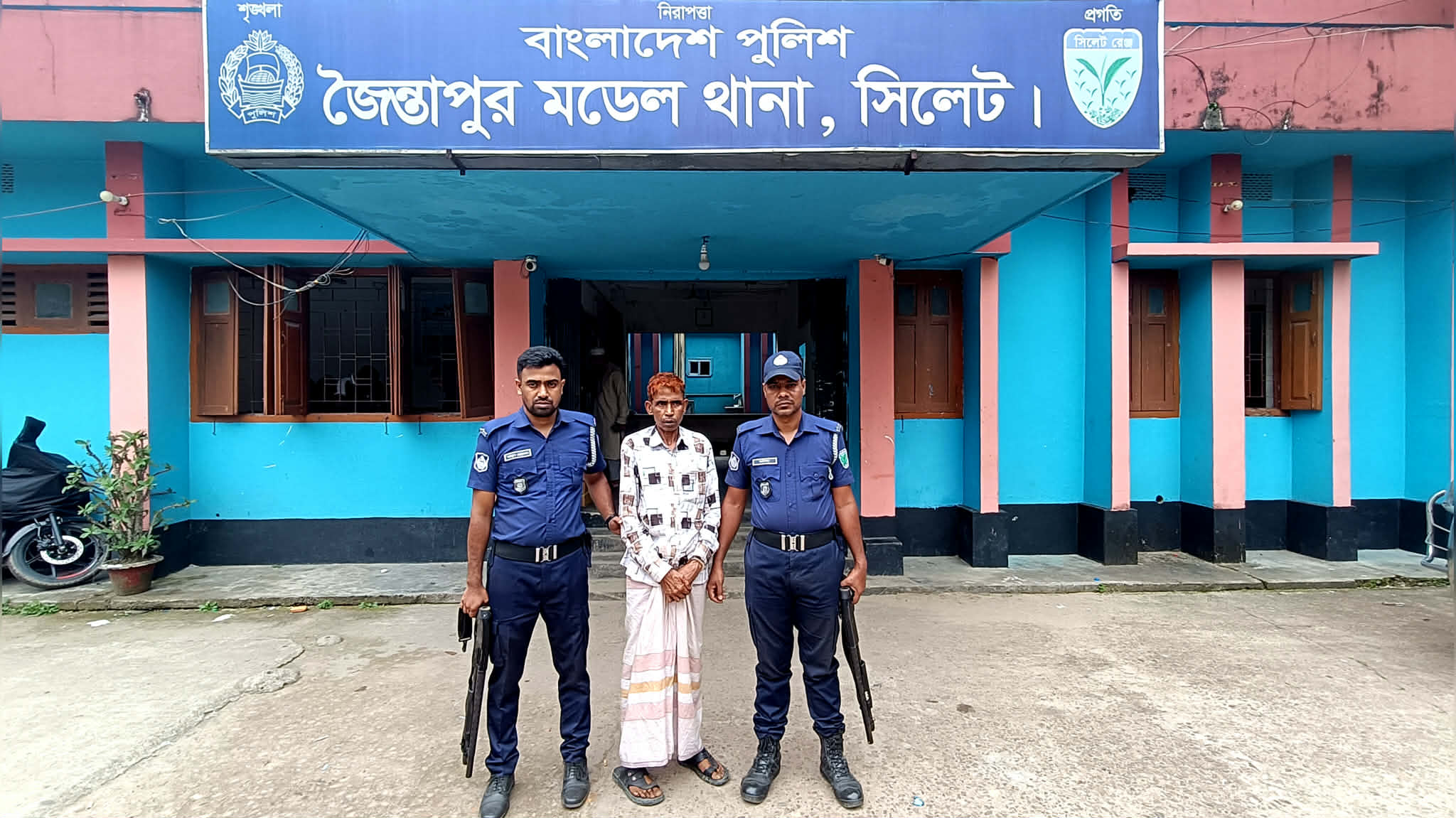 জৈন্তাপুরে ই*য়াবাসহ স্বামী-স্ত্রী গ্রে*প্তার