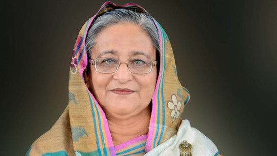 মনোনয়নপ্রত্যাশীদের সঙ্গে বসেছেন শেখ হাসিনা