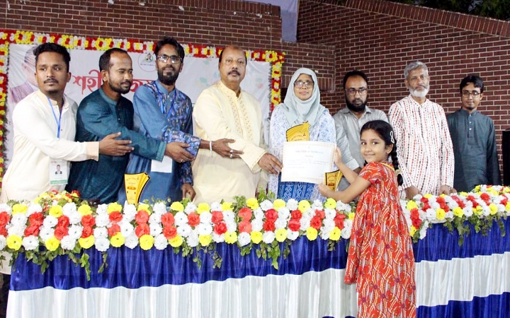 শহীদ জিয়া ২য় গ্রন্থমেলার ৫ম দিনে জমজমাট আবৃত্তি প্রতিযোগিতা