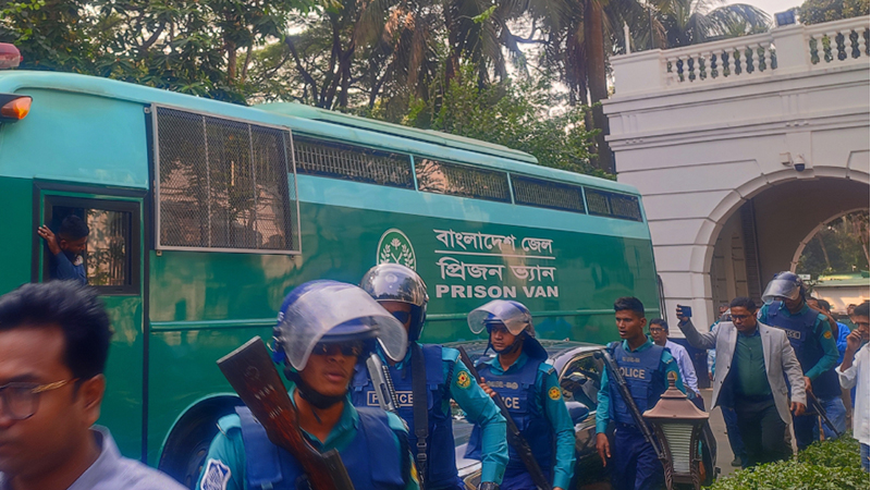ট্রাইব্যুনালে ১৩ সেনা কর্মকর্তা