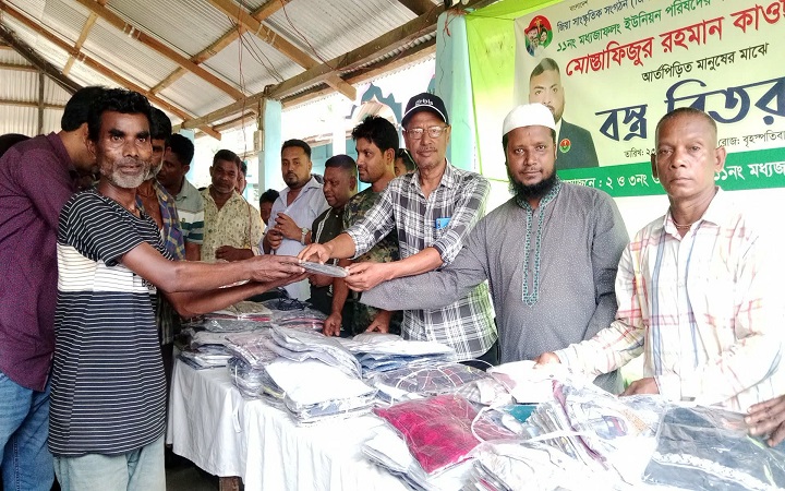 গোয়াইনঘাটে চা-শ্রমিকের মাঝে মোস্তাফিজুর রহমান কাওছার এর বস্ত্র উপহার বিতরণ