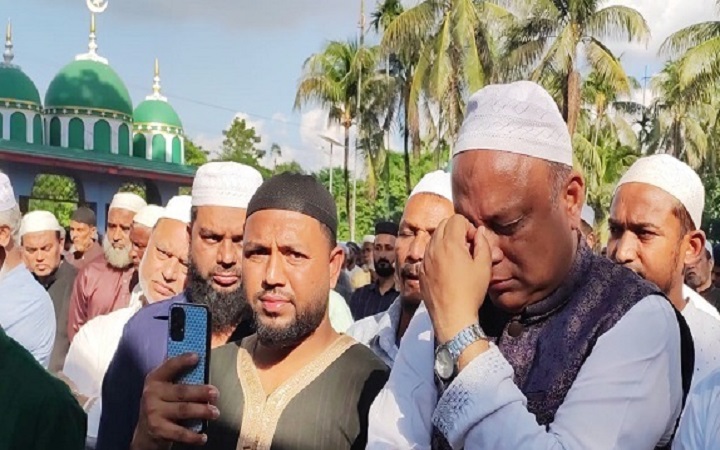বিয়ানীবাজারে জানাজায় আবেগঘন মুহূর্তে এমরান চৌধুরী