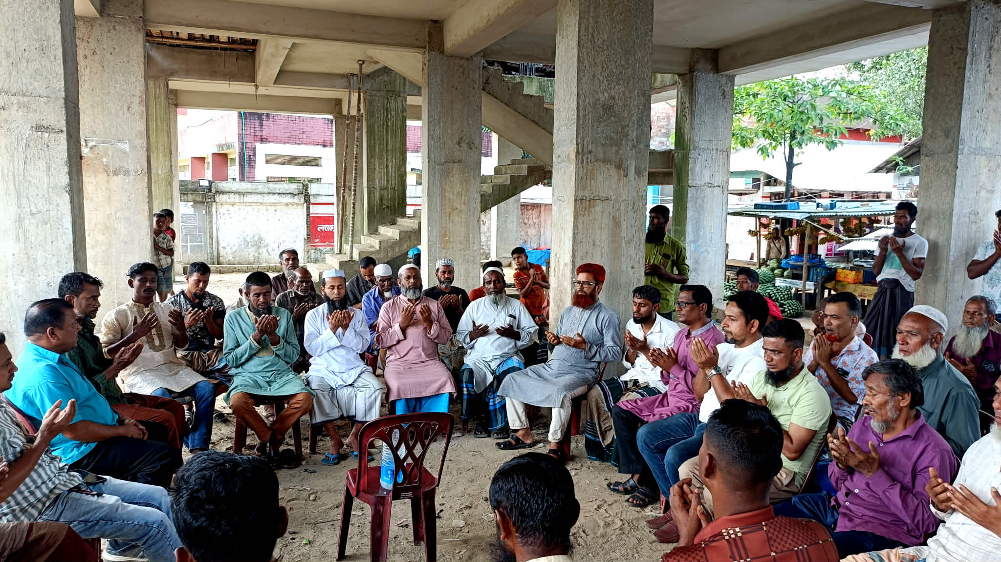 আসামপাড়া আশ্রয়ণ প্রকল্প বাজারের দায়িত্ব নিলেন নতুন ইজারাদার