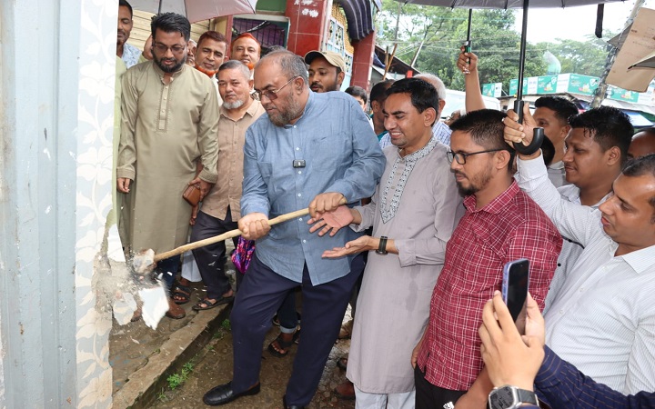 পরিকল্পিত বর্জ্য ব্যবস্থাপনাই বাসযোগ্য নগরের চাবিকাঠি: সিসিক প্রশাসক