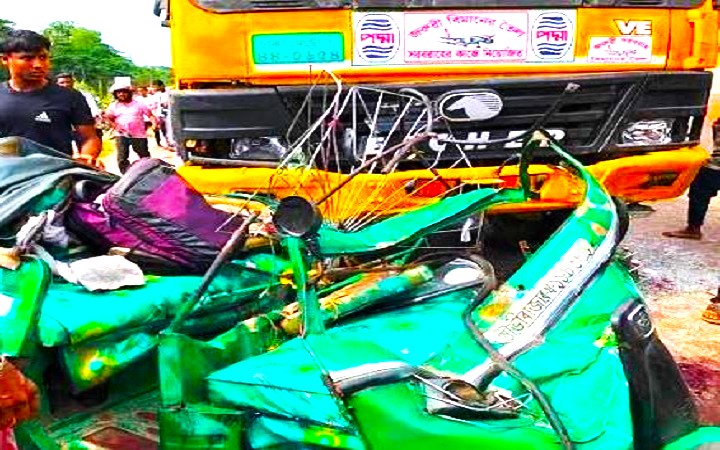 ওসমানীনগরে তেলবাহী ট্রাক-সিএনজি সংঘ*র্ষে নি*হত ৪