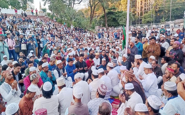 খালেদা জিয়ার রোগমুক্তির  জন্য বদরুজ্জামান সেলিমের উদ্যোগে ঈদগায়  খতমে কুরআন ও দোয়া মাহফিল