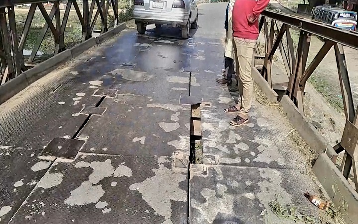 গোলাপগঞ্জের মীরগঞ্জ-ভাদেশ্বর সড়ক  ঝুঁকিপূর্ণ সেতুর ওভারব্রিজ  বড় দুর্ঘটনার আশঙ্কা