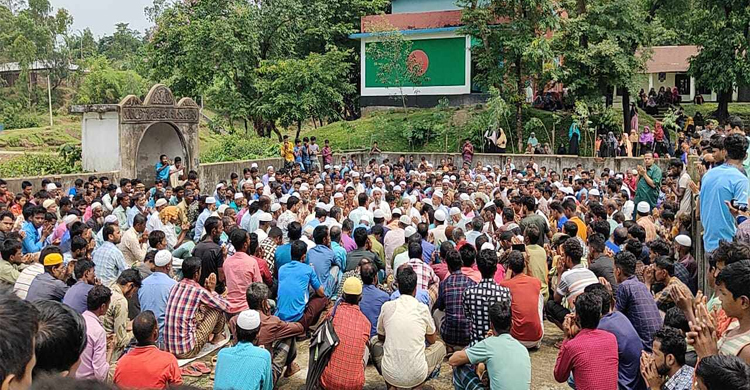 জৈন্তাপুরে মেঘালয় টি এস্টেটের ইজারা বা*তিলের দাবিতে অ ব স্থা ন কর্মসূচি 