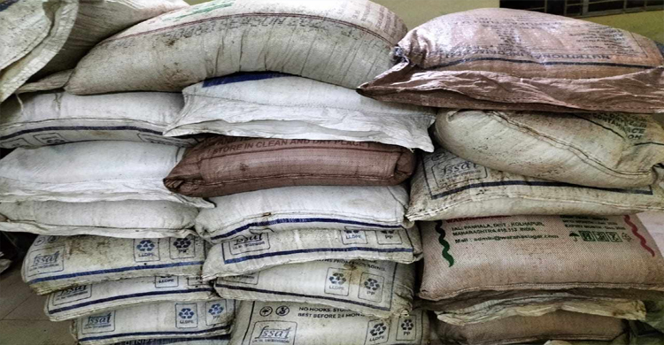 দোয়ারাবাজারে ৩৬ বস্তা ভারতীয় চিনিসহ একজন আটক 