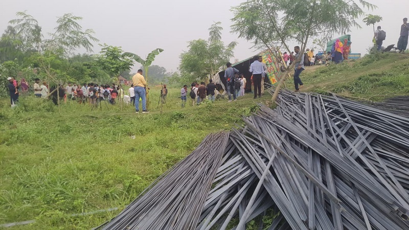 ঈদযাত্রায় ট্রাক উ'ল্টে নি'হত ১৫