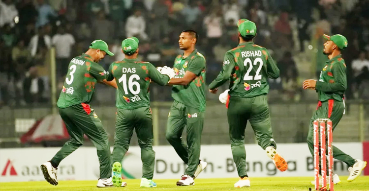 বাংলাদেশকে ১৬৬ রানের টার্গেট শ্রীলঙ্কার  