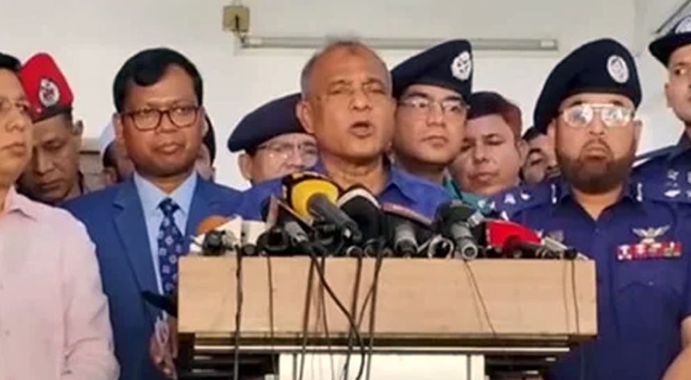 পাথর লু*টে জড়িতদের বিরুদ্ধে ব্যবস্থা নেওয়া হবে : সিলেটে স্বরাষ্ট্র উপদেষ্টা