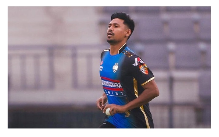 টসে জিতে ফিল্ডিং করছে  রংপুর রাইডার্স ব্যাটিংয়ে চট্টগ্রাম রয়্যালস