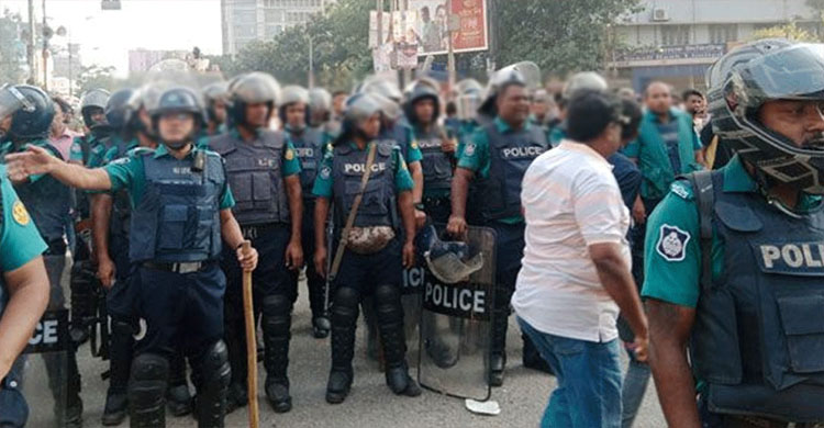 সিলেটে ক*ঠো*র অবস্থানে পুলিশ