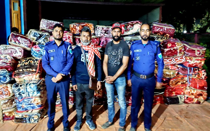 জৈন্তাপুরে টুরিস্ট বাসে তল্লা*শি, ১৮২ টি ভার*তীয় কম্বল সহ আট*ক দুই