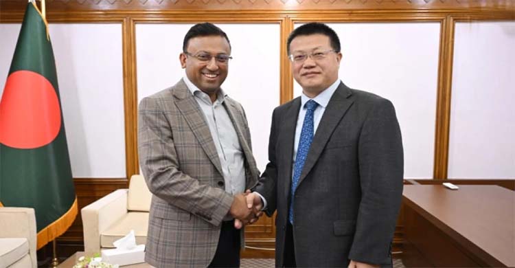 পররাষ্ট্র উপদেষ্টা হুমায়ন কবিরের সঙ্গে চীনের রাষ্ট্রদূতের সৌজন্য সাক্ষাৎ