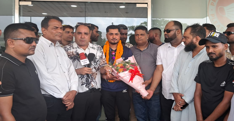 ফ্রান্স বি এন পি'র নেতা শামীমকে সিলেট বিমানবন্দরে সংবর্ধনা
