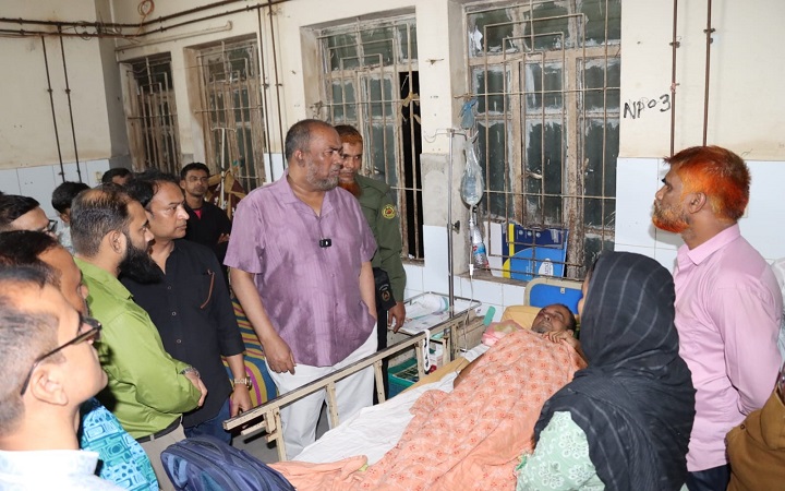 আ*হতদের সুচিকিৎসায় কোনো অ*বহেলা করা যাবে না&rsquo;: সিসিক প্রশাসক