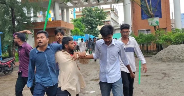 বরিশাল বিশ্ববিদ্যালয়ে র&zwj;্যালিকে কেন্দ্র করে সং ঘ র্ষ, ক্যাম্পাসে থমথমে পরিস্থিতি