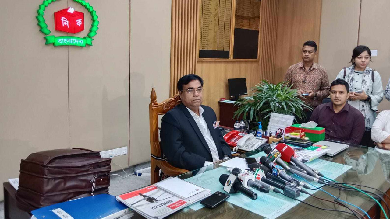 নির্ধারিত সময়ের মধ্যে নির্বাচন আয়োজনে ইসি বদ্ধপরিকর : ইসি সচিব