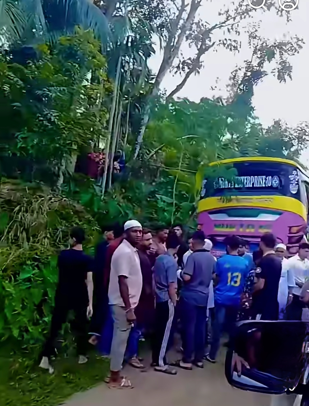 বিয়ানীবাজারে বাস-মোটরসাইকেলের মুখোমুখি সংঘর্ষ