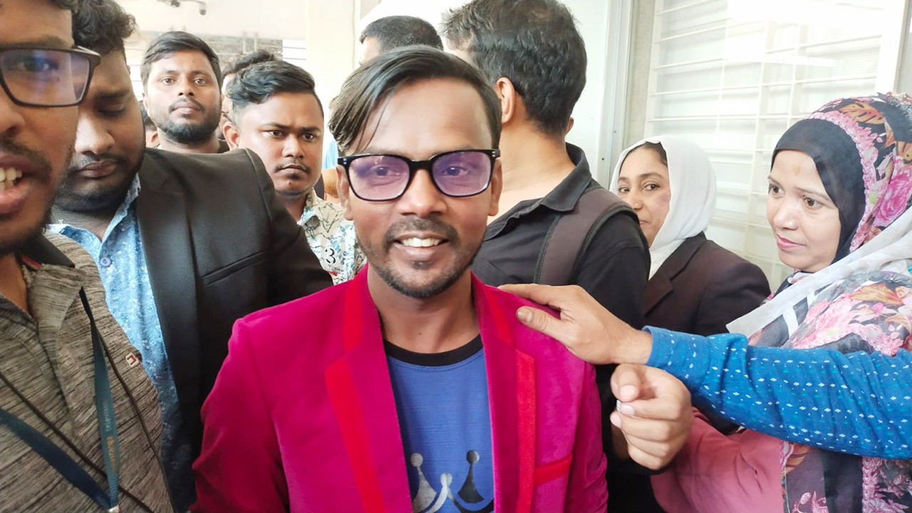 হিরো আলমের ওপর &lsquo;নৌকার সমর্থকদের&rsquo; হামলা