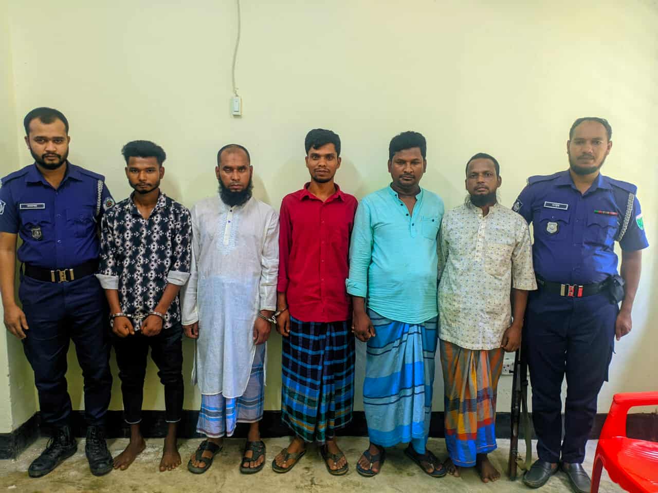 সাদাপাথর লু*টপাটের ঘটনায় পাঁচজন গ্রে*প্তার