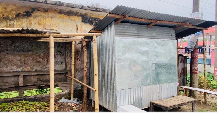 গোলাপগঞ্জে যাত্রী ছাউনি দখল করে ব্যবসা, ঝুঁকিতে সাধারণ মানুষ