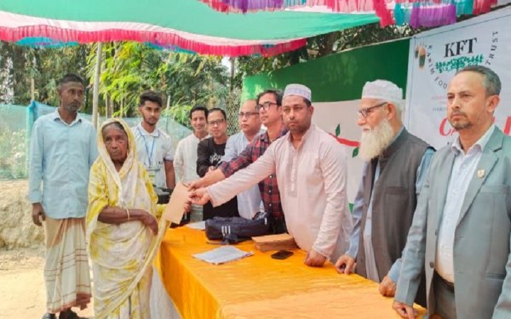 জগন্নাথপুরে মাহে রমজান ও ঈদ  সামনে রেখে  করিম ফাউন্ডেশন ট্রাস্টের উদ্যোগে  অর্থ বিতরণ