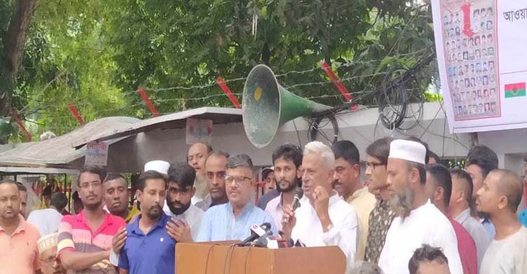 শেখ হাসিনাকে এক দিনের জন্য হলেও আয়নাঘরে রাখা হোক : ফারুক