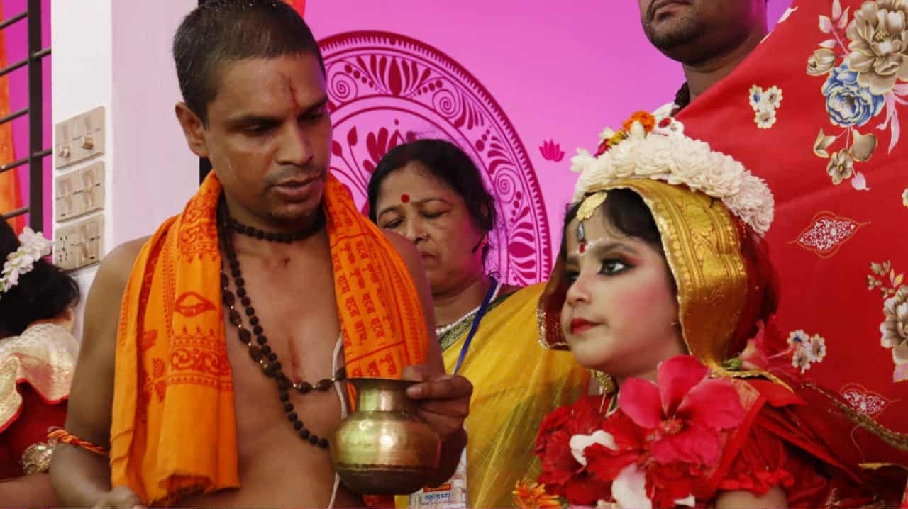 দুর্গাপূজোর অষ্টমীর দিনে সিলেটের দক্ষিণ সুরমায় &lsquo;কুমারী পূজা&rsquo;