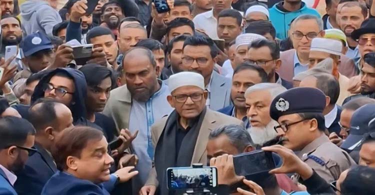 সিলেটে শাহজালাল ও শাহপরান (রহ.) মাজার জিয়ারত করলেন মির্জা ফখরুল
