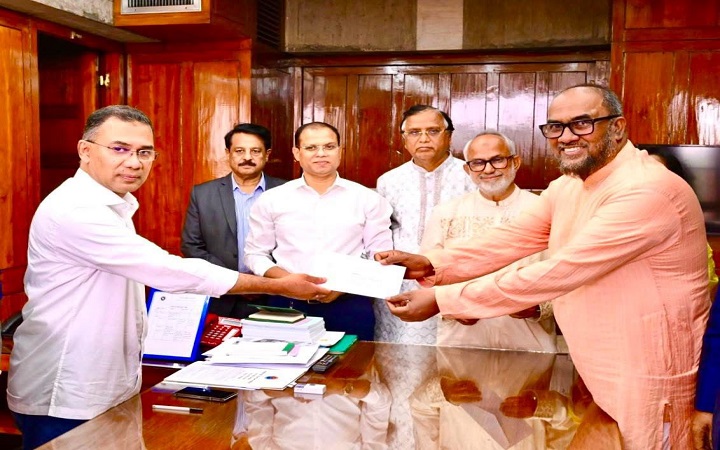 সিসিকের পরিচ্ছন্নতা কর্মীদের  প্রধানমন্ত্রীর বিশেষ অনুদান