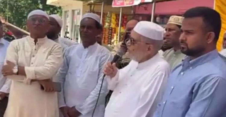 মা-বাবার কবরের পাশে চিরনিদ্রায়   বি এ ন পি নেতা হাজী অলিউল্লাহ