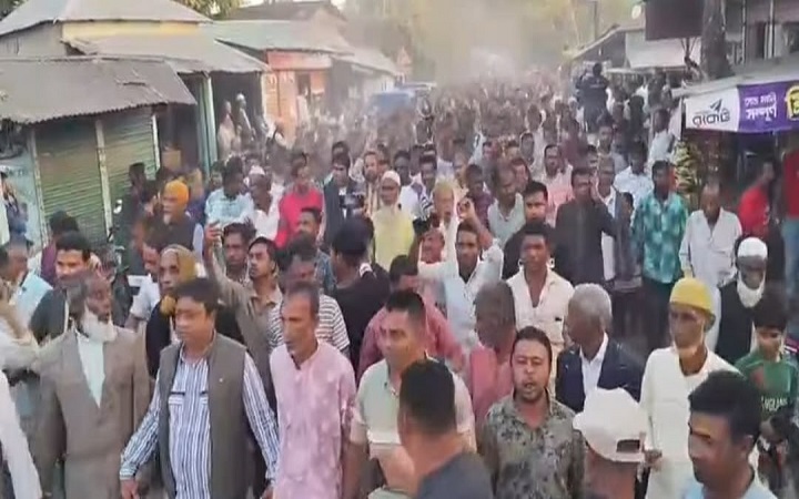 কামরুজ্জামান কামরুল কে চুড়ান্ত মনোনয়ন দেওয়ার দাবিতে বিক্ষো*ভ মি*ছিল