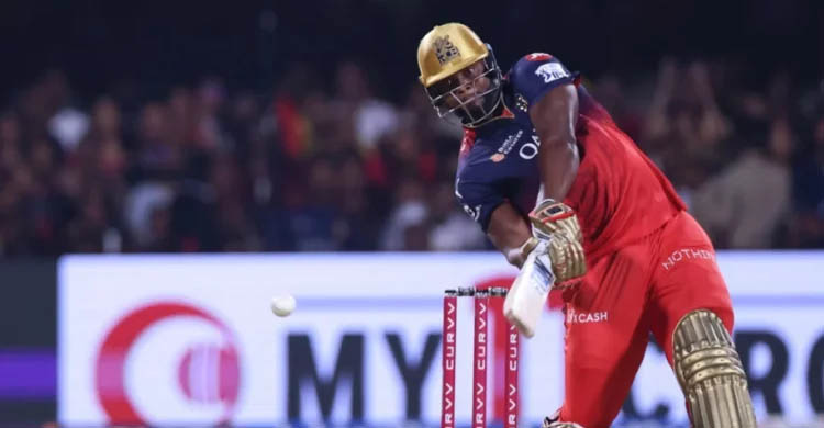 ১ ওভারে ৩৩ নেওয়ার পর ১৪ বলে ৪৩