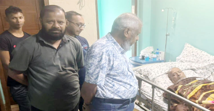 রাগীব আলীর শয্যাপাশে সাবেক মেয়র আরিফুল হক চৌধুরী